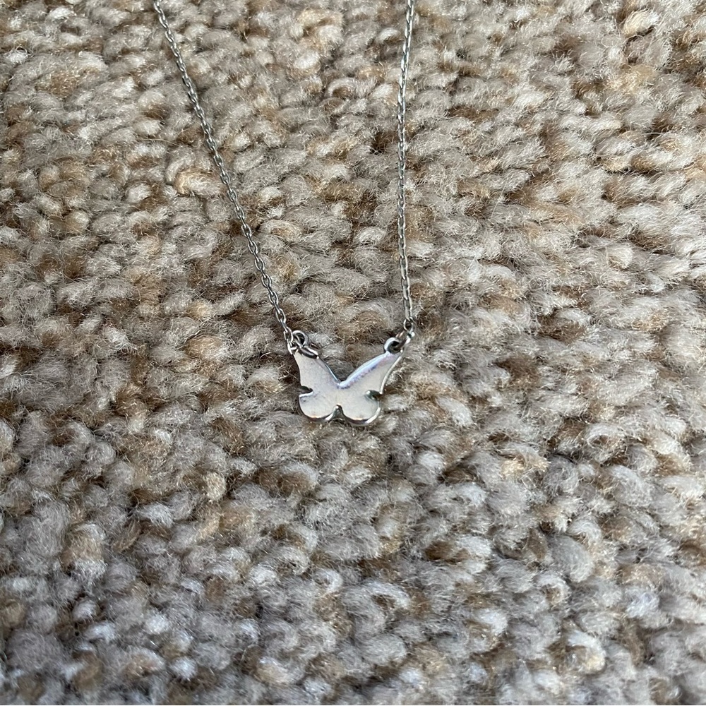 Maurice's butterfly necklace - Picture 4 of 5